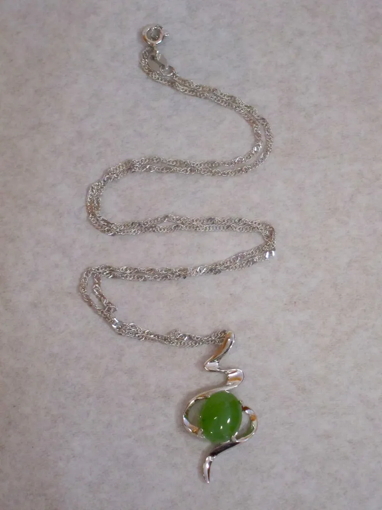 STERLING SILVER JADE OVAL SQUIGGLE PENDANT